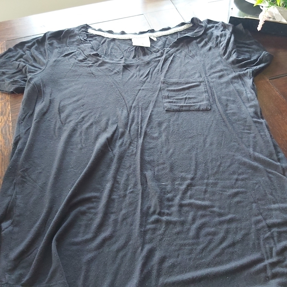 NEW BLACK TSHIRT//B4